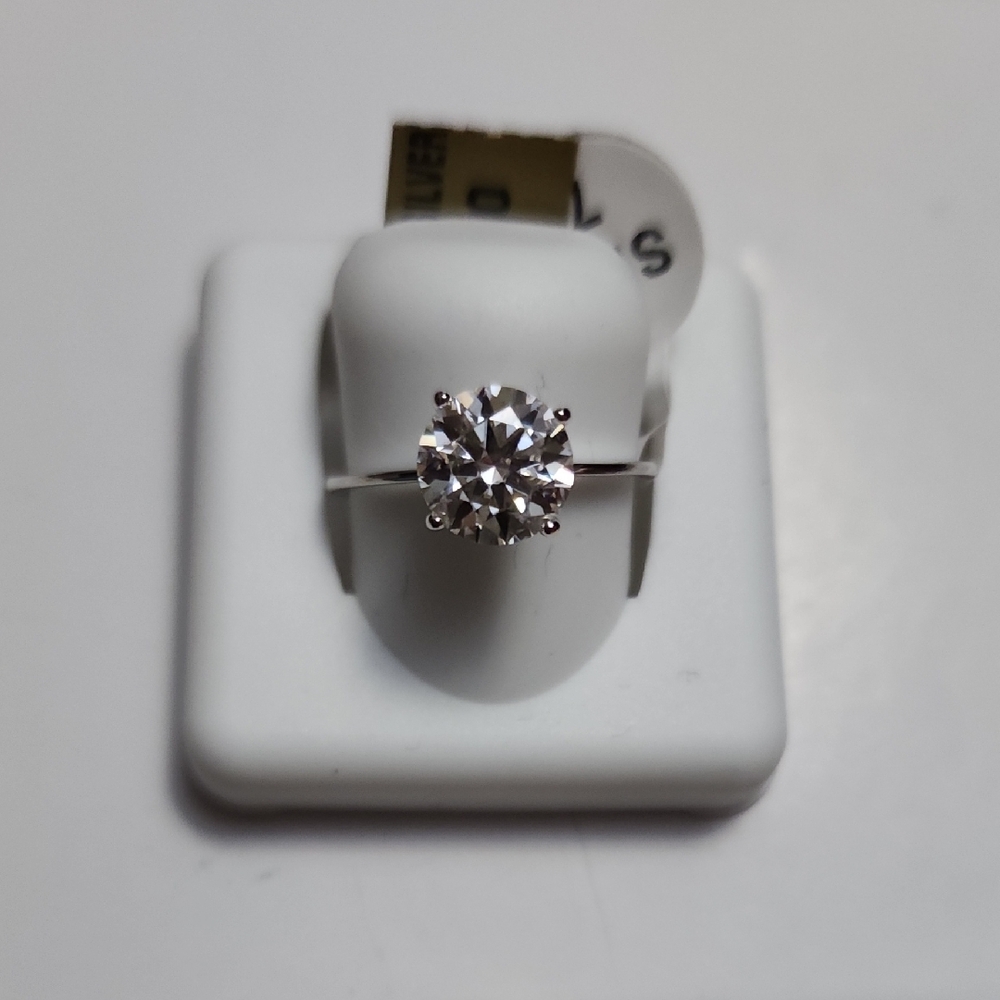New With Tags Sterling Silver 925 Genuine Moissanite Solitaire Ring